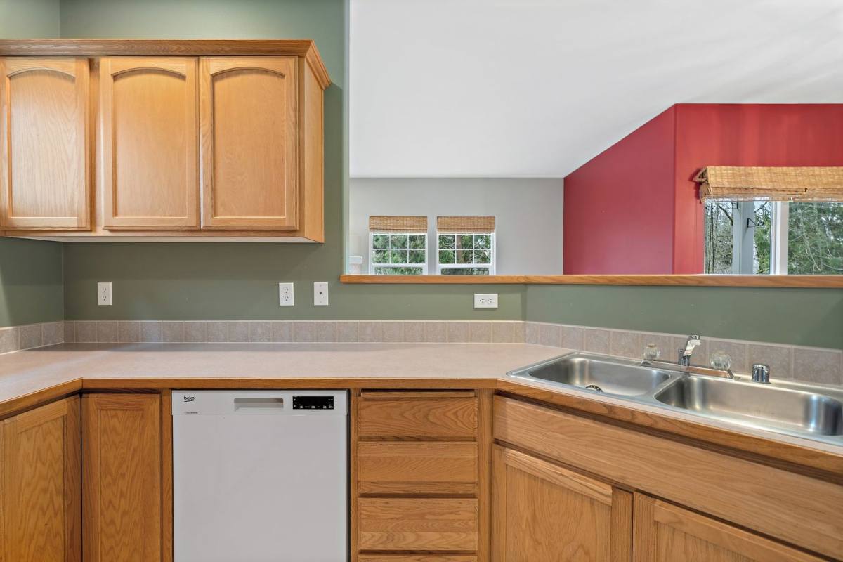 Townhouse for rent at 10618 Kingston Meadow Circle, Kingston, WA 98346