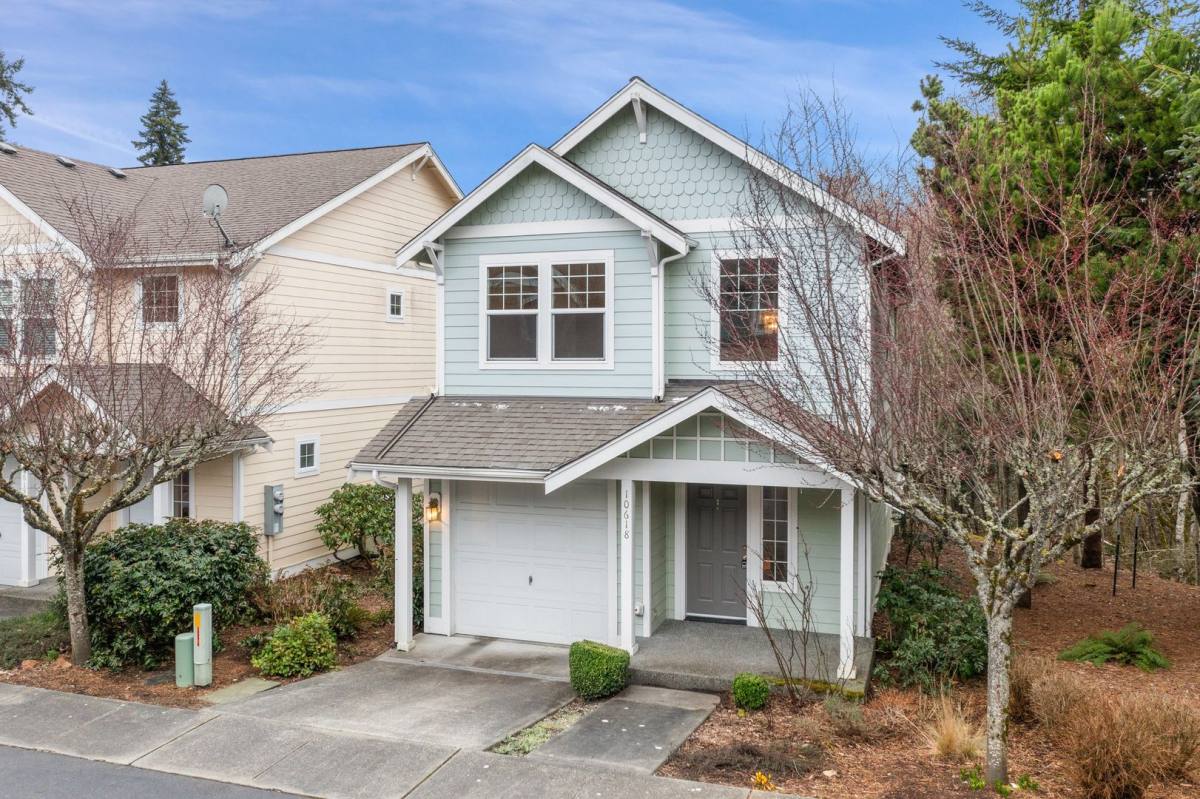 Townhouse for rent at 10618 Kingston Meadow Circle, Kingston, WA 98346