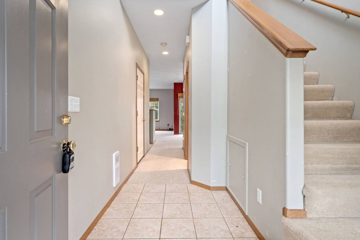 Townhouse for rent at 10618 Kingston Meadow Circle, Kingston, WA 98346