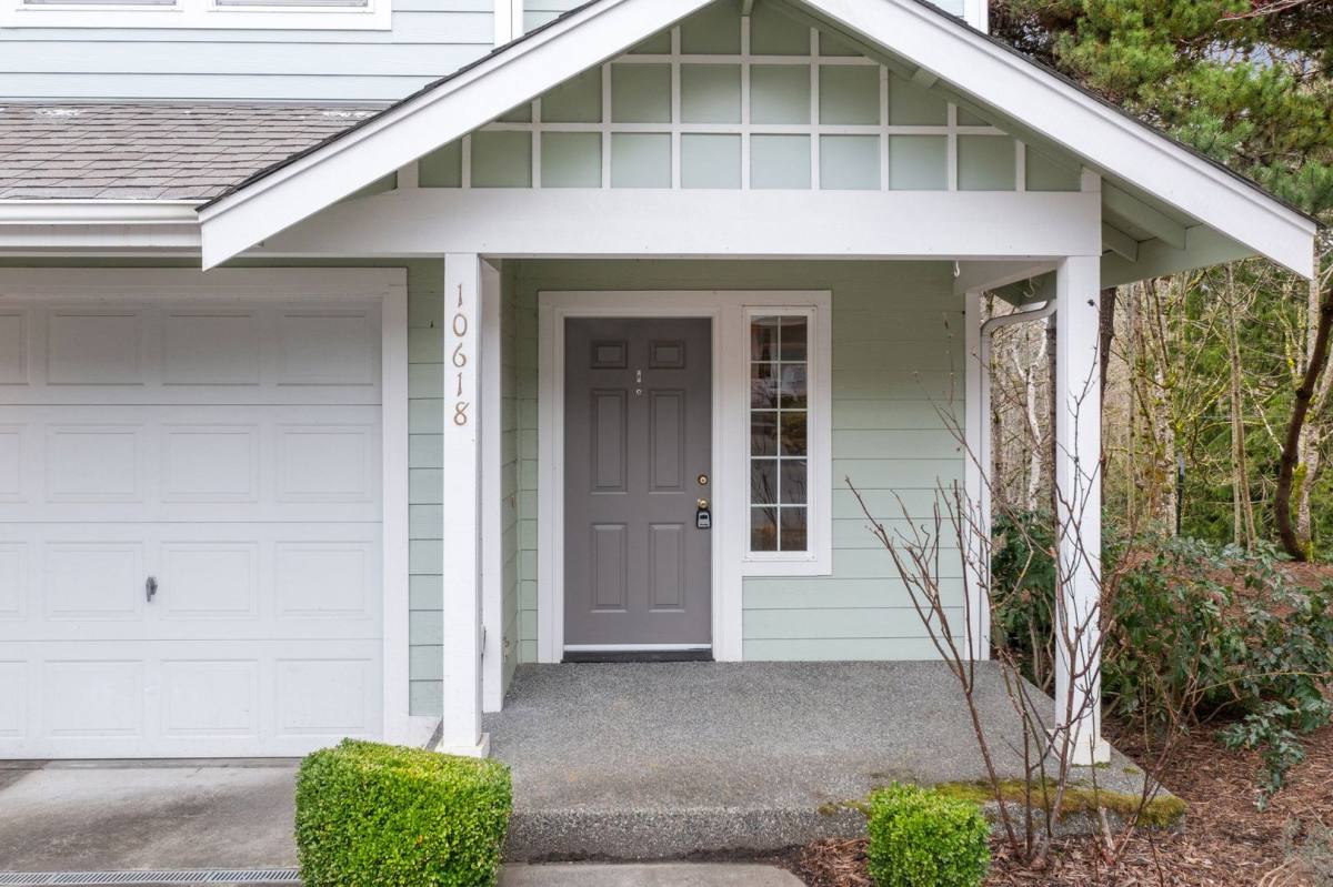 Townhouse for rent at 10618 Kingston Meadow Circle, Kingston, WA 98346