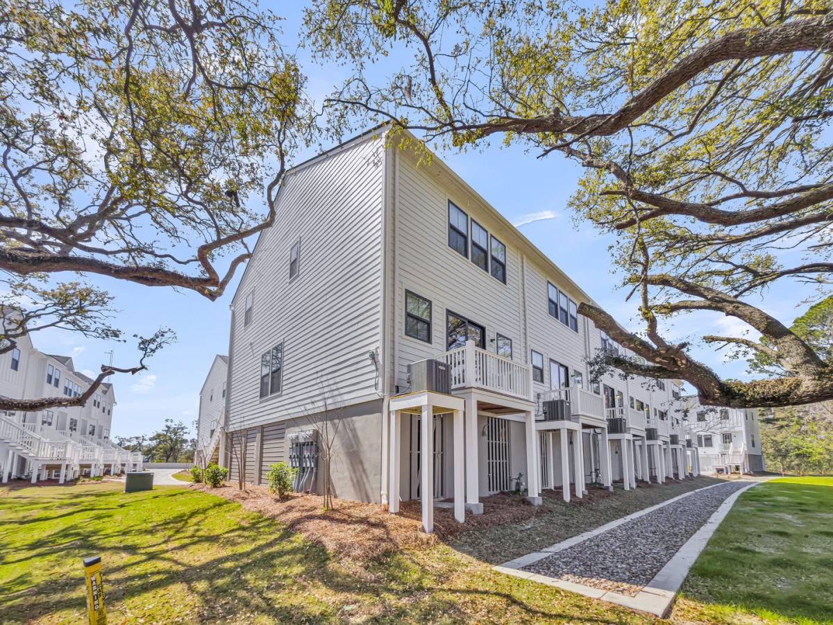 Apartment for rent at 4275 O'Hear Ave, North Charleston, SC 29405