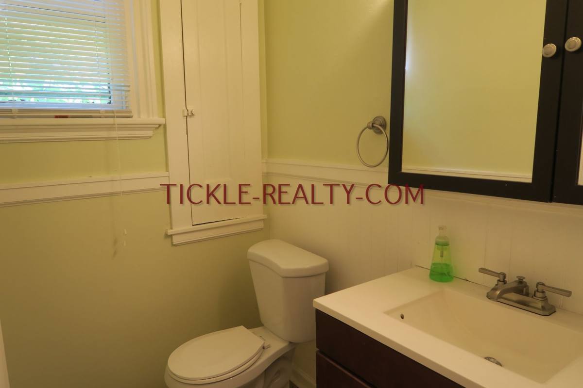 Apartment for rent at 380 Oxford St, Rochester, NY 14607