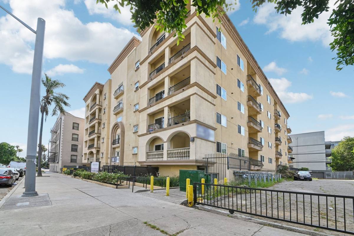 Apartment for rent at 689 S Berendo St, Los Angeles, CA 90005
