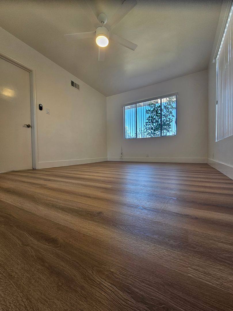 Apartment for rent at 3836 Lockland Dr, Los Angeles, CA 90008