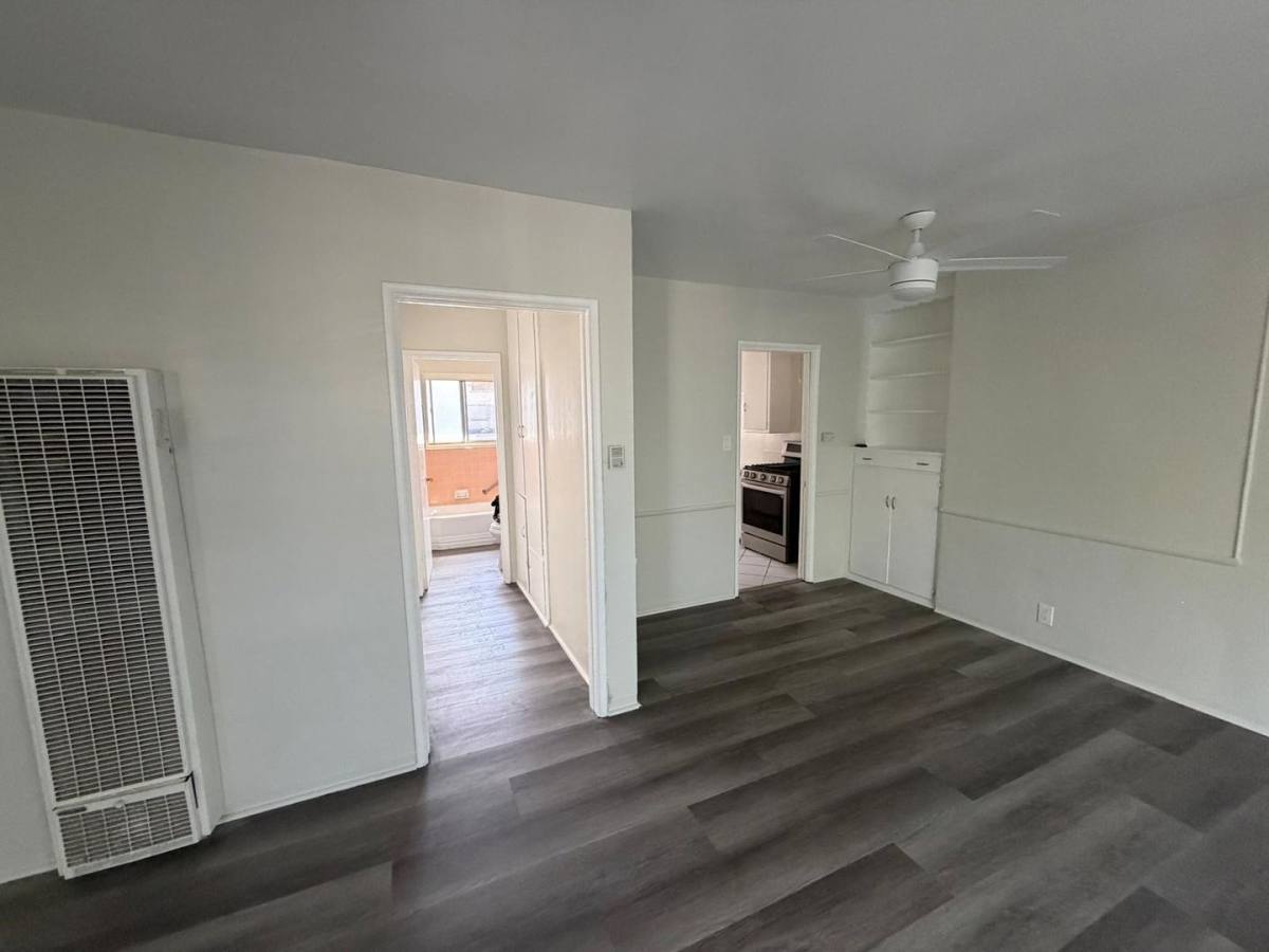 Apartment for rent at 3836 Lockland Dr, Los Angeles, CA 90008