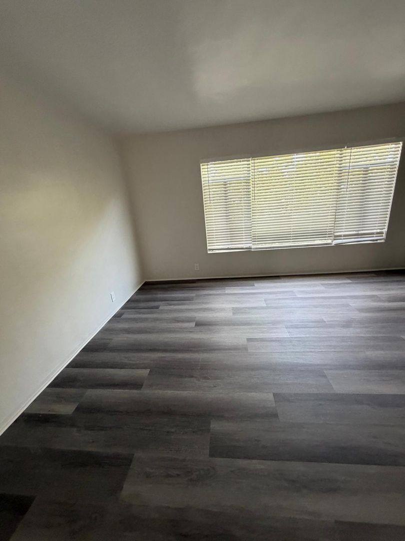 Apartment for rent at 3836 Lockland Dr, Los Angeles, CA 90008
