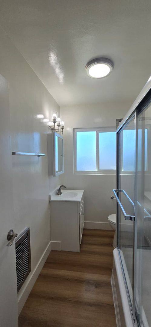Apartment for rent at 3836 Lockland Dr, Los Angeles, CA 90008