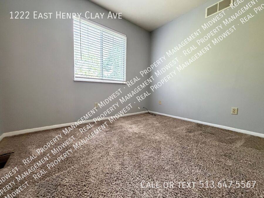 Apartment for rent at 1222 E Henry Clay Ave, Covington, KY 41011