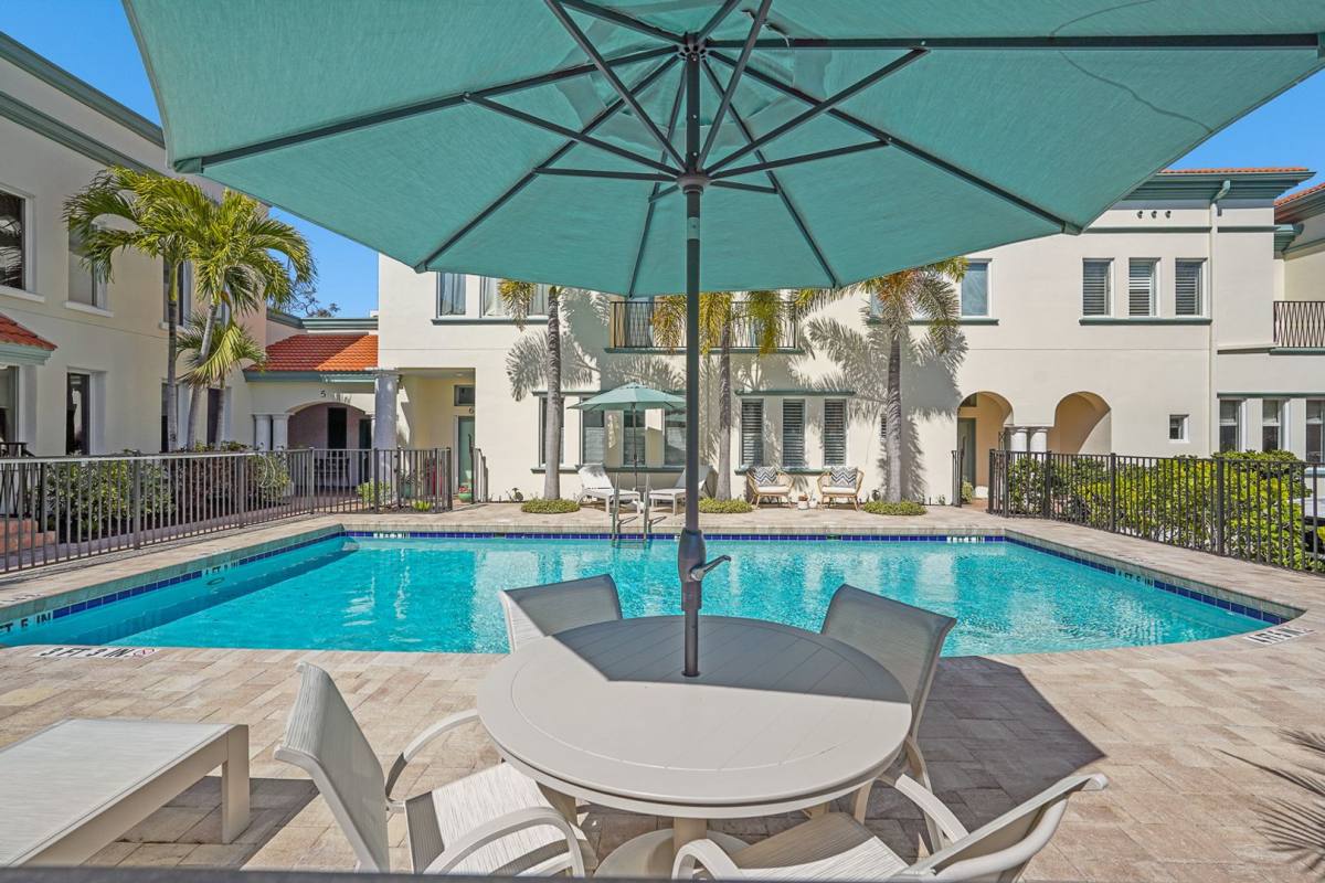 Townhouse for rent at 1685 Laurel St, Sarasota, FL 34236