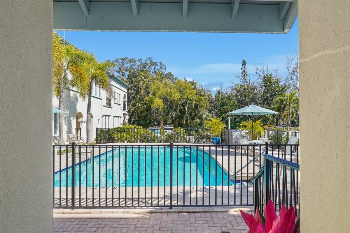 Townhouse for rent at 1685 Laurel St, Sarasota, FL 34236