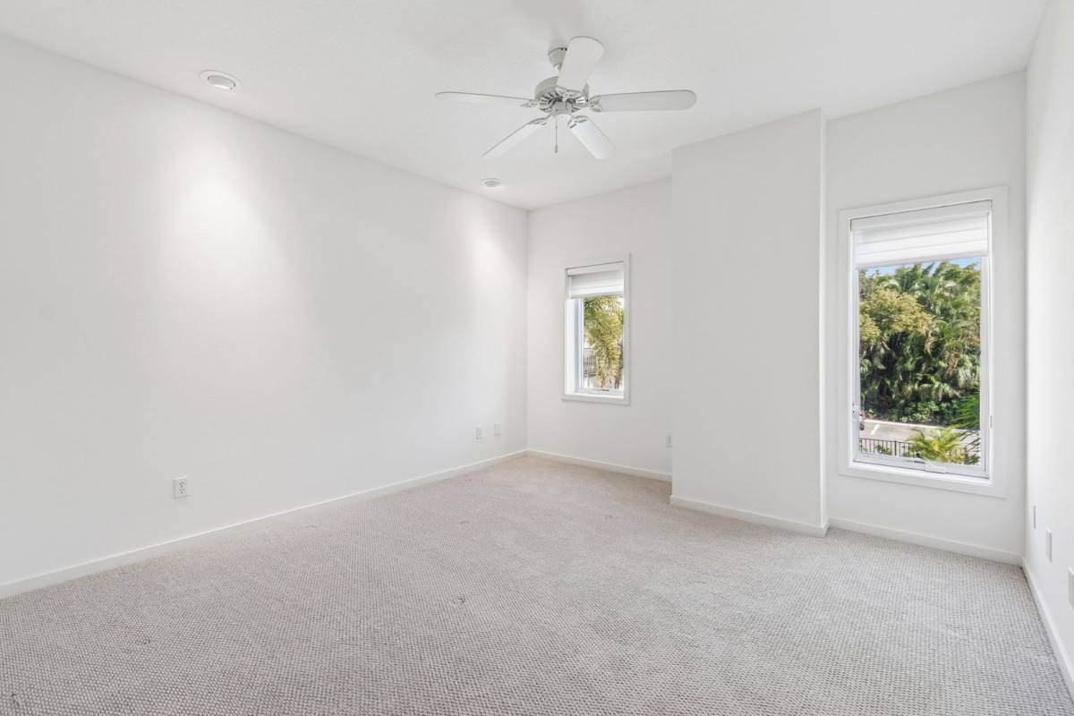 Townhouse for rent at 1685 Laurel St, Sarasota, FL 34236