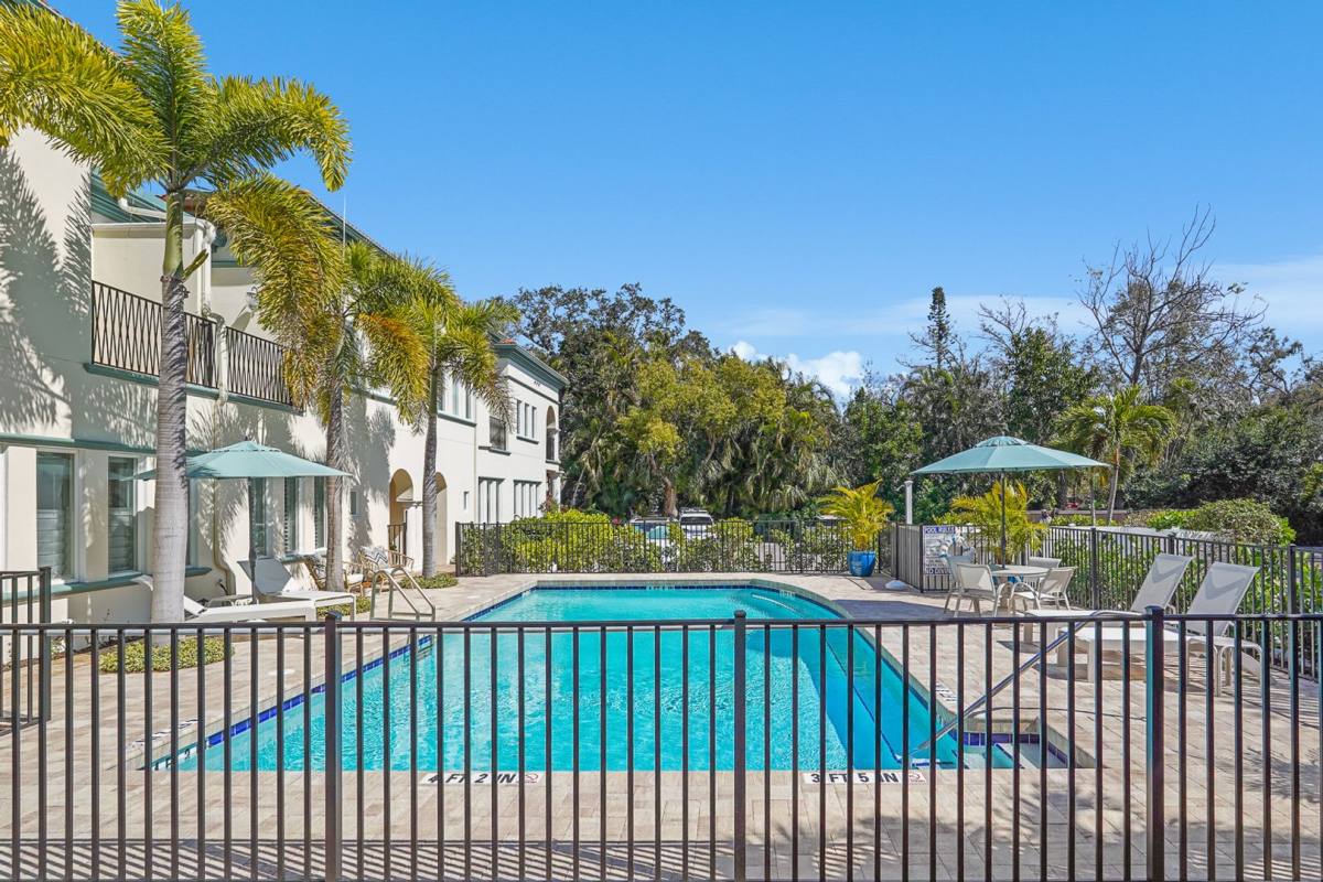 Townhouse for rent at 1685 Laurel St, Sarasota, FL 34236
