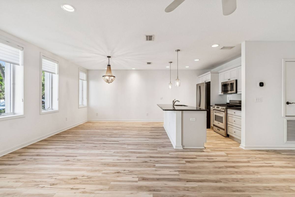 Townhouse for rent at 1685 Laurel St, Sarasota, FL 34236