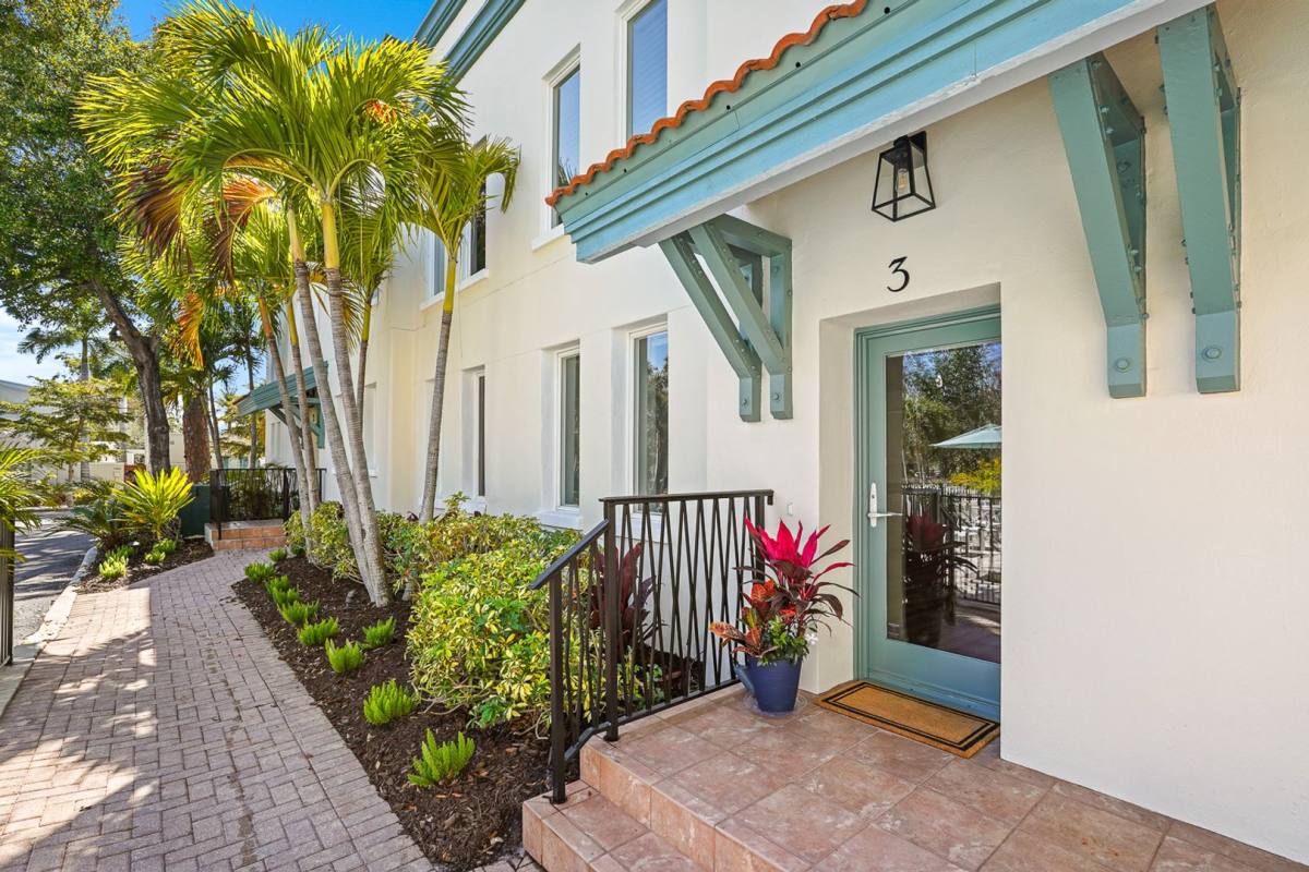 Townhouse for rent at 1685 Laurel St, Sarasota, FL 34236