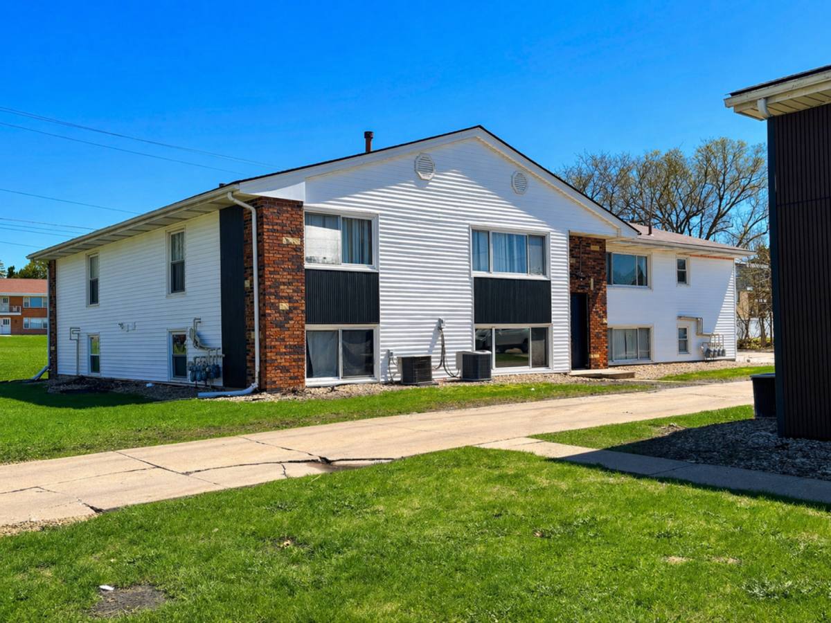 Apartment for rent at 1125 Dixon Dr, Waterloo, IA 50701