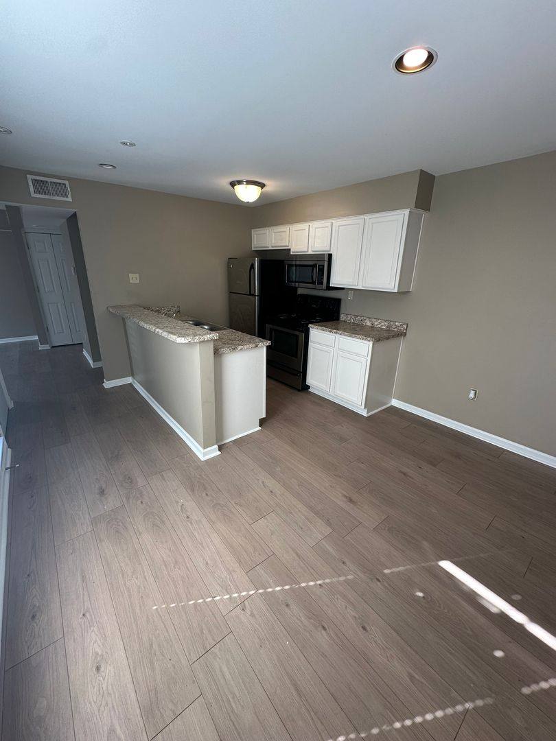 Condo for rent at 6770 Enchanted Oak Place, Memphis, TN 38120