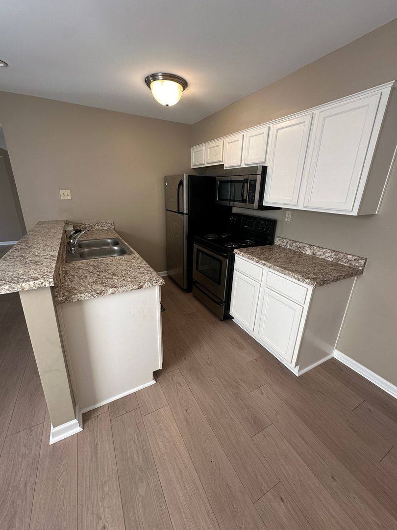 Condo for rent at 6770 Enchanted Oak Place, Memphis, TN 38120