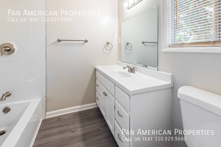 Apartment for rent at 110 W Market St #5, Long Beach, CA 90802