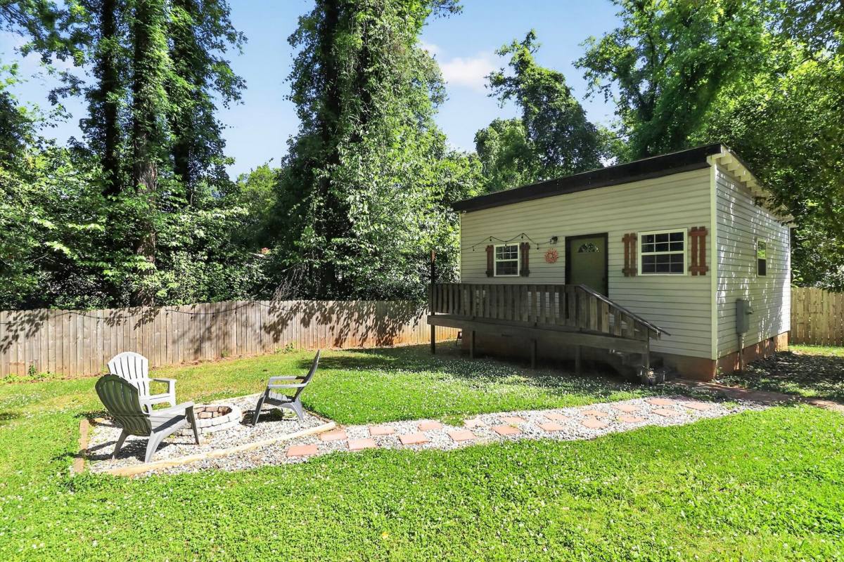 House for rent at 1954 Garibaldi Ave, Charlotte, NC 28208