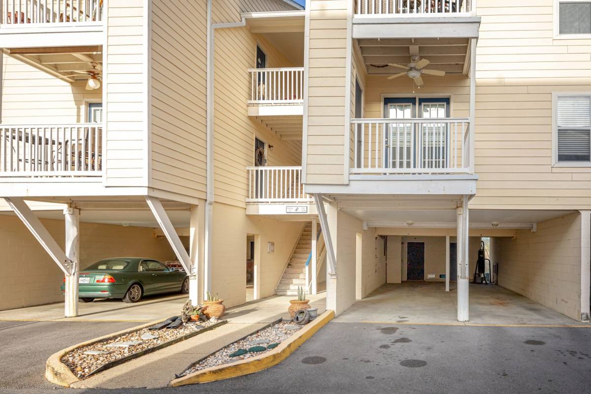 Condo for rent at 2421 Beachview Dr, McLain, MS 39456