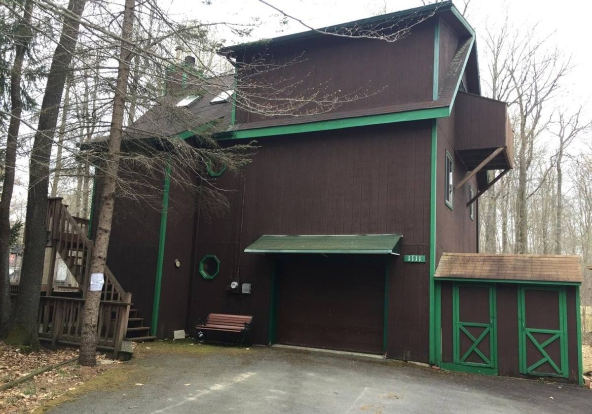 House for rent at 1111 Wissinoming Dr, Pocono Lake, PA 18347