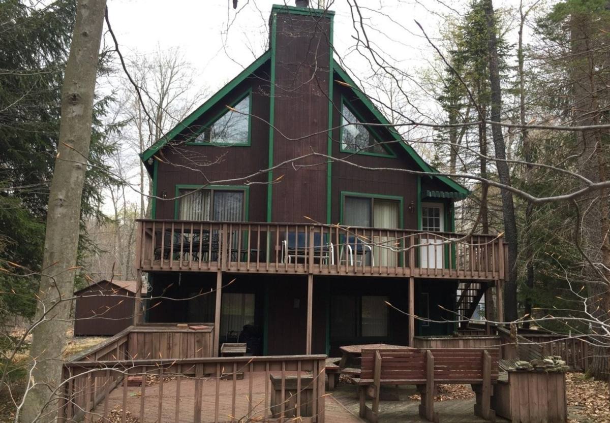 House for rent at 1111 Wissinoming Dr, Pocono Lake, PA 18347
