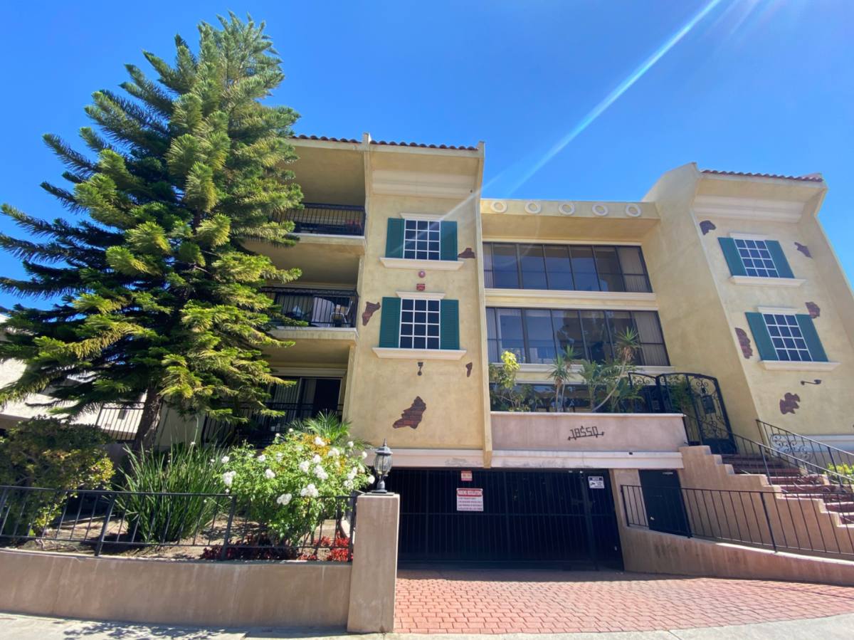 Apartment for rent at 18550 Vincennes St, Northridge, CA 91324