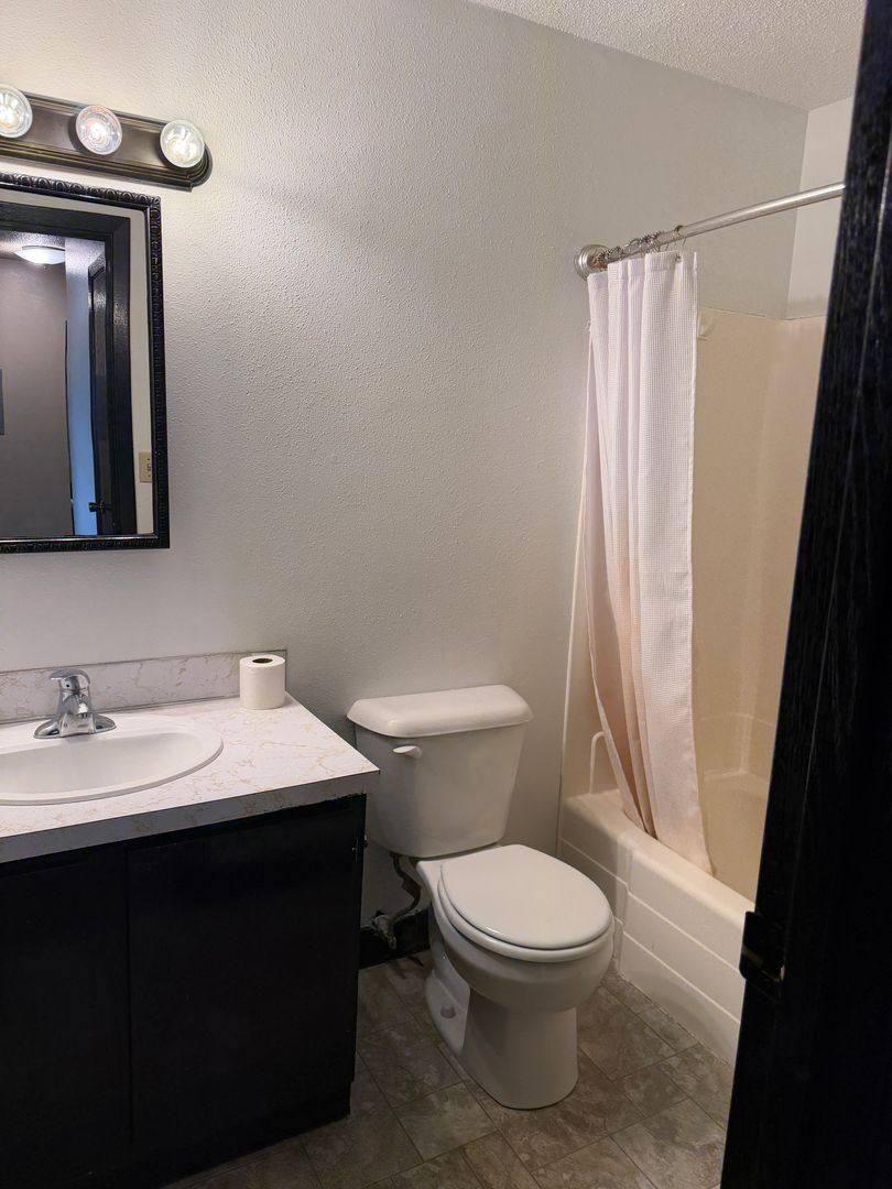 Apartment for rent at 910 2nd Ave SW, Jamestown, ND 58401
