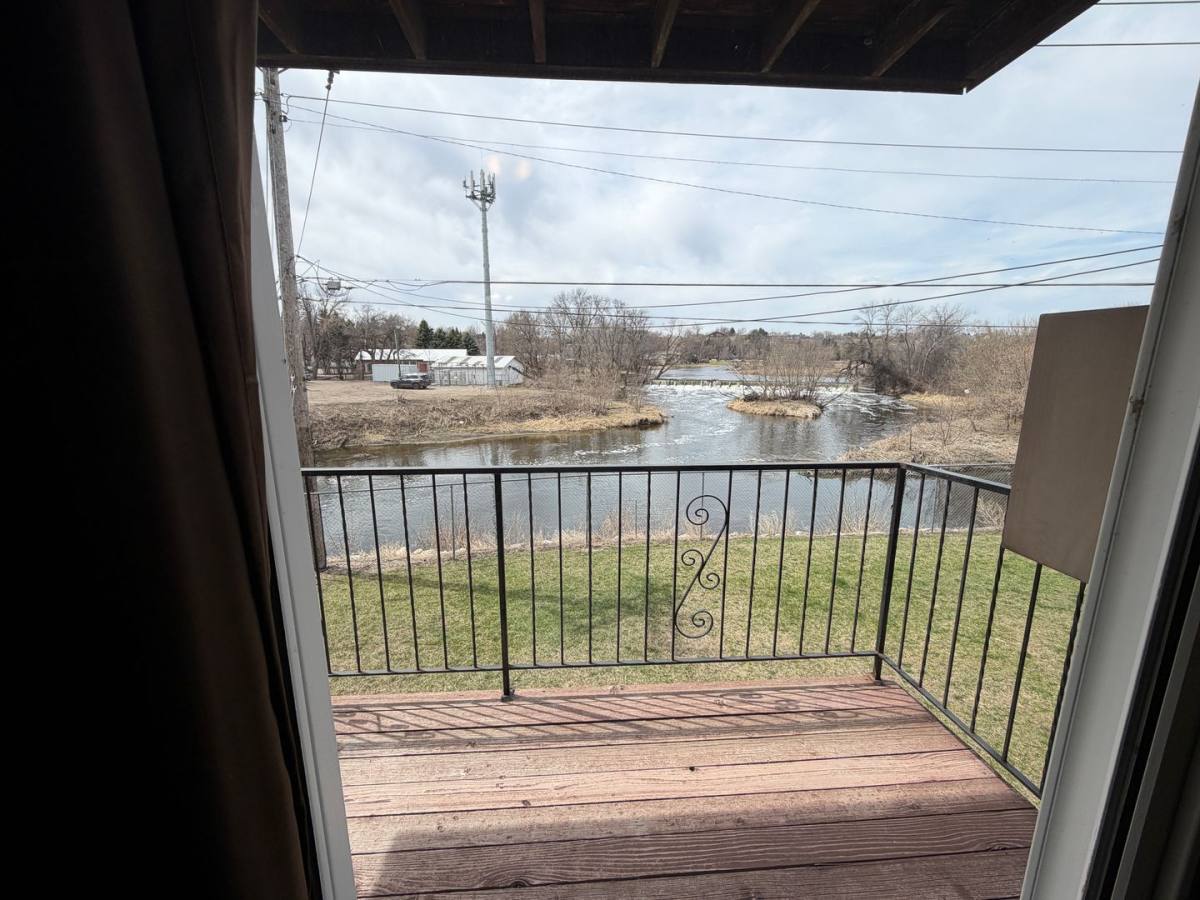 Apartment for rent at 910 2nd Ave SW, Jamestown, ND 58401