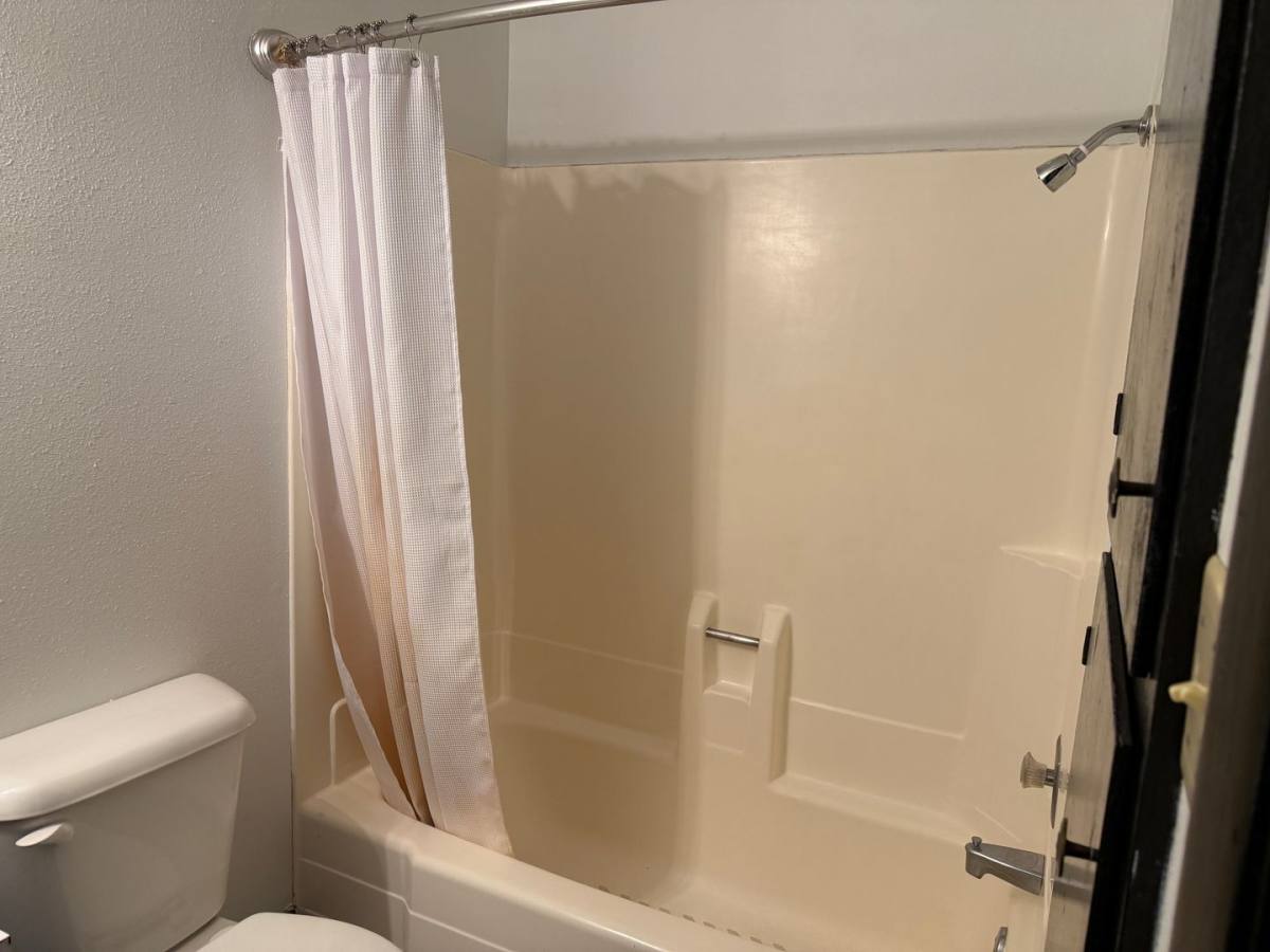 Apartment for rent at 910 2nd Ave SW, Jamestown, ND 58401