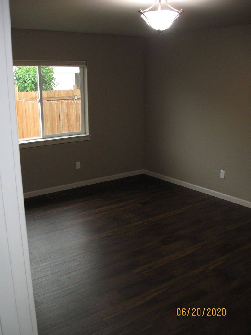 Townhouse for rent at 1845 17th Ave SE, Albany, OR 97322