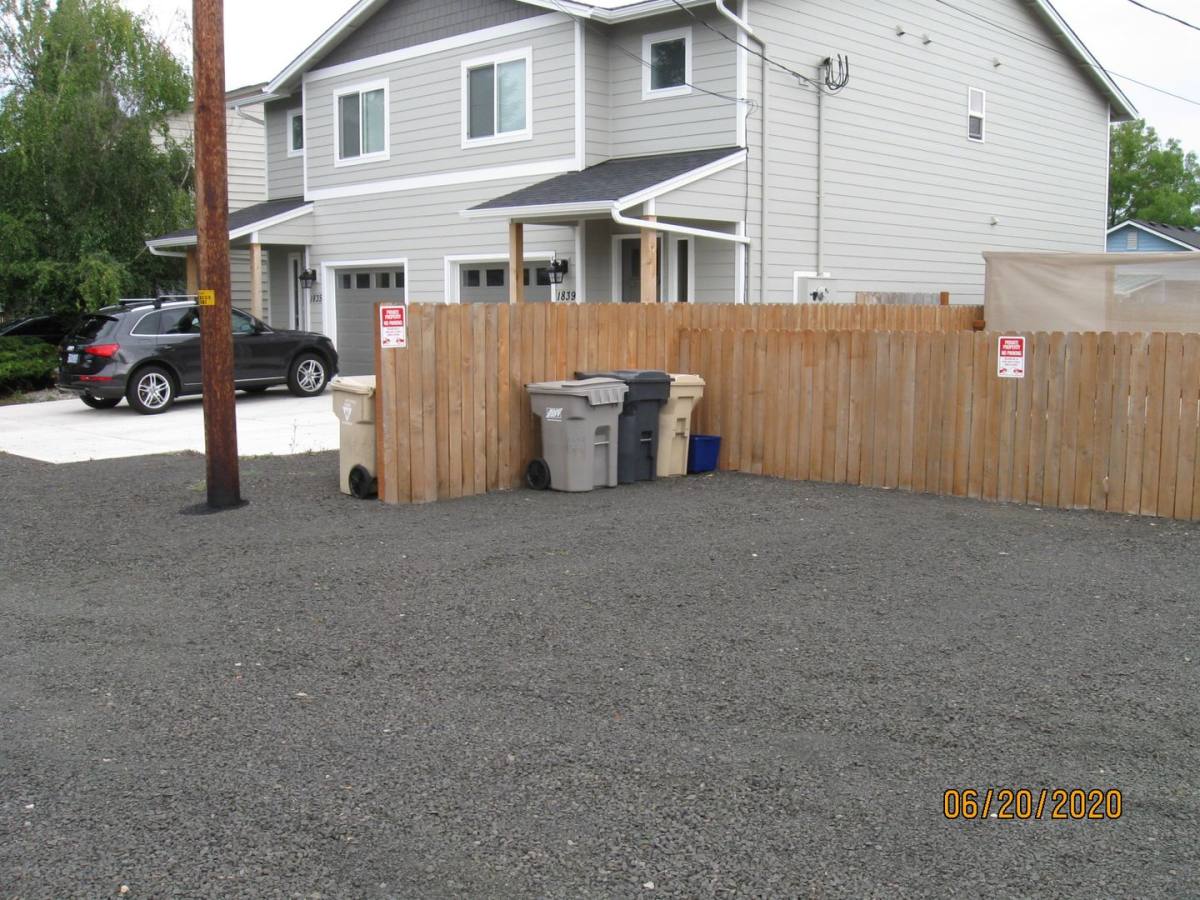 Townhouse for rent at 1845 17th Ave SE, Albany, OR 97322