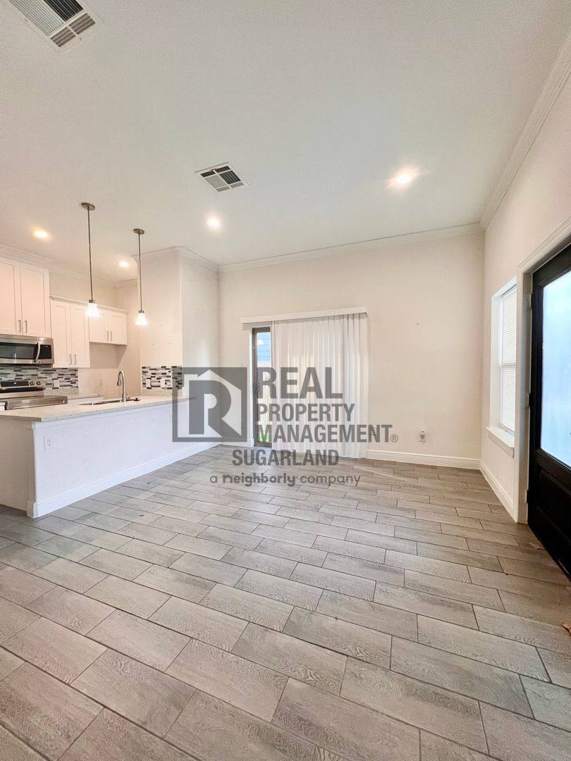 Apartment for rent at 4810 Wilmington St, Houston, TX 77033