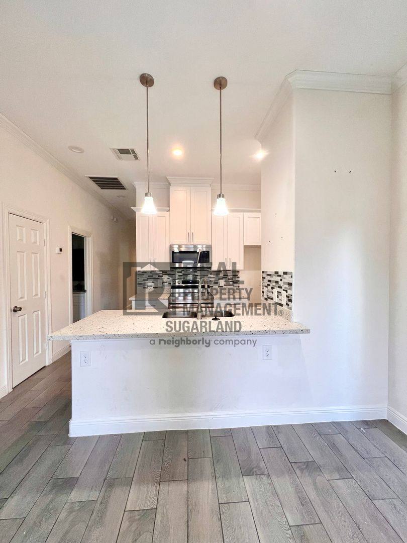 Apartment for rent at 4810 Wilmington St, Houston, TX 77033
