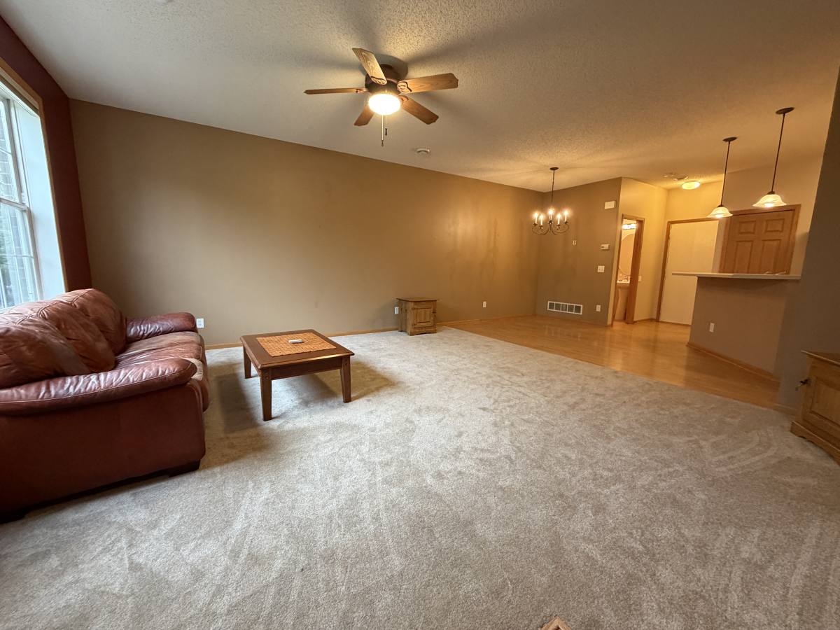Townhouse for rent at 11007 Oak Grove Circle #B, Saint Paul, MN 55129