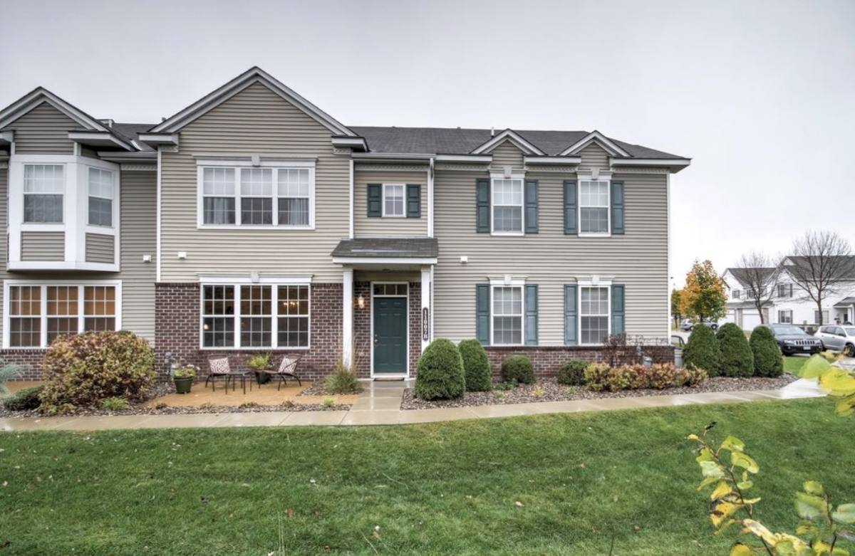 Townhouse for rent at 11007 Oak Grove Circle #B, Saint Paul, MN 55129
