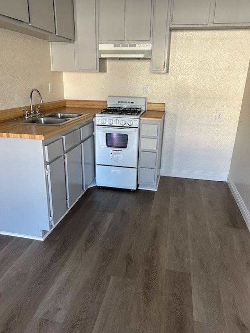 Apartment for rent at 7320 Foothill Blvd, Tujunga, CA 91042