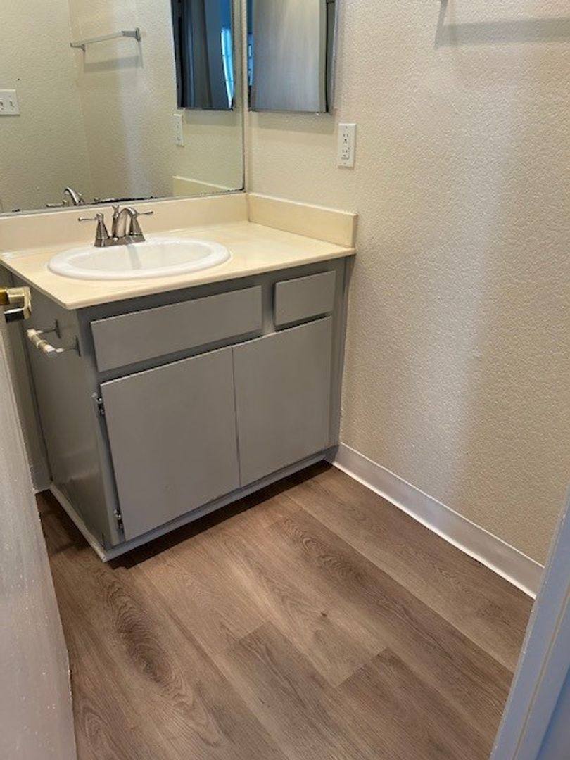 Apartment for rent at 7320 Foothill Blvd, Tujunga, CA 91042