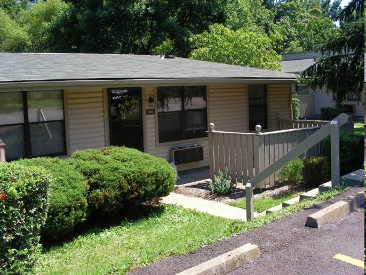 Apartment for rent at 1000 Dorothy St, Coraopolis, PA 15108