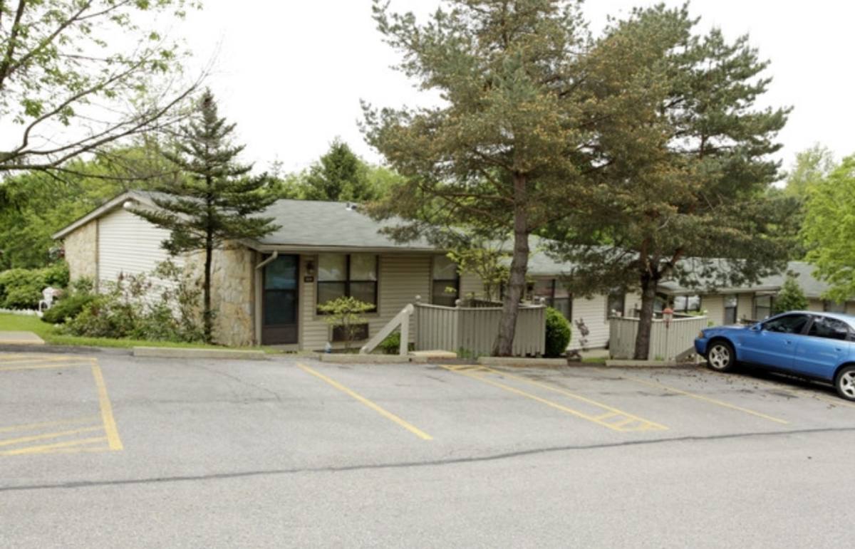 Apartment for rent at 1000 Dorothy St, Coraopolis, PA 15108