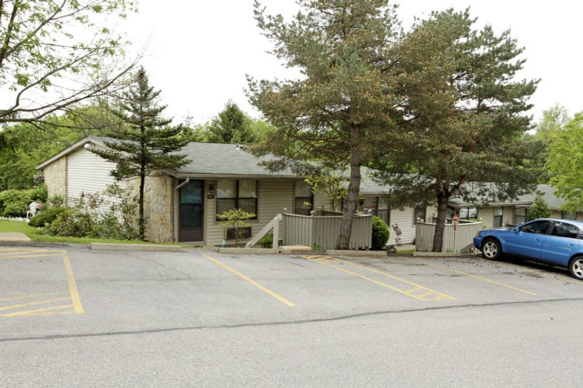 Apartment for rent at 1000 Dorothy St, Coraopolis, PA 15108