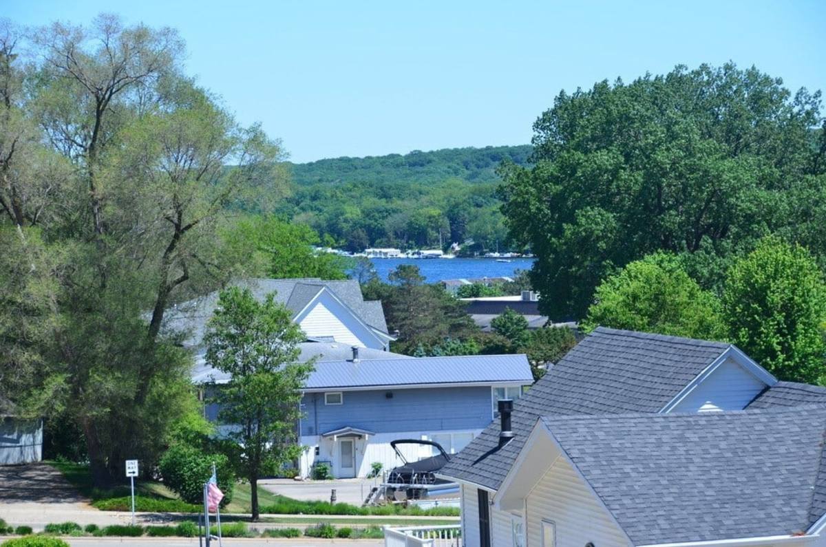 Townhouse for rent at 120 W Main St, Fontana, WI 53125