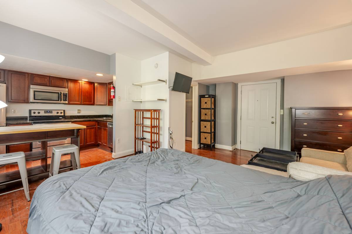Apartment for rent at 1701 16th St NW #208, Washington, DC 20009