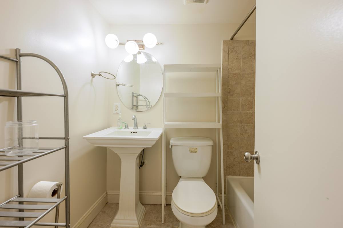 Apartment for rent at 1701 16th St NW #208, Washington, DC 20009
