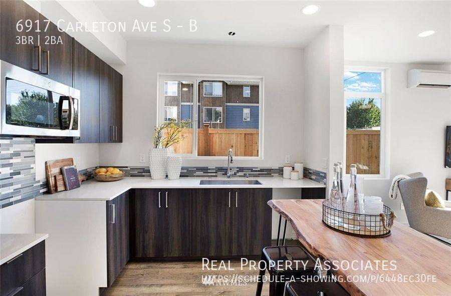 Townhouse for rent at 6917 Carleton Ave S #B, Seattle, WA 98108