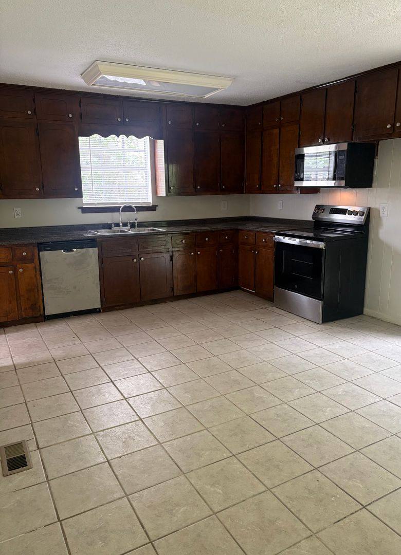 House for rent at 2700 6th St NE, Birmingham, AL 35215