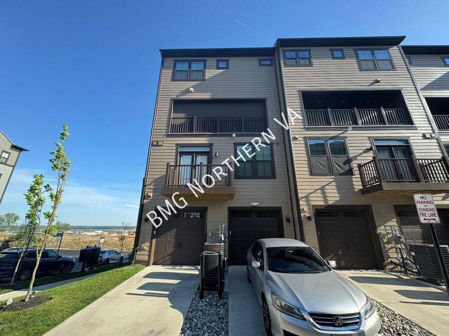 Townhouse for rent at 1636 Kirkman St, Dumfries, VA 22026