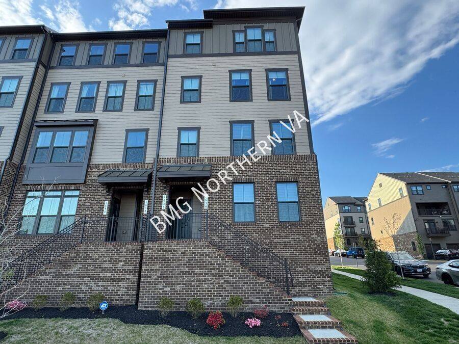 Townhouse for rent at 1636 Kirkman St, Dumfries, VA 22026