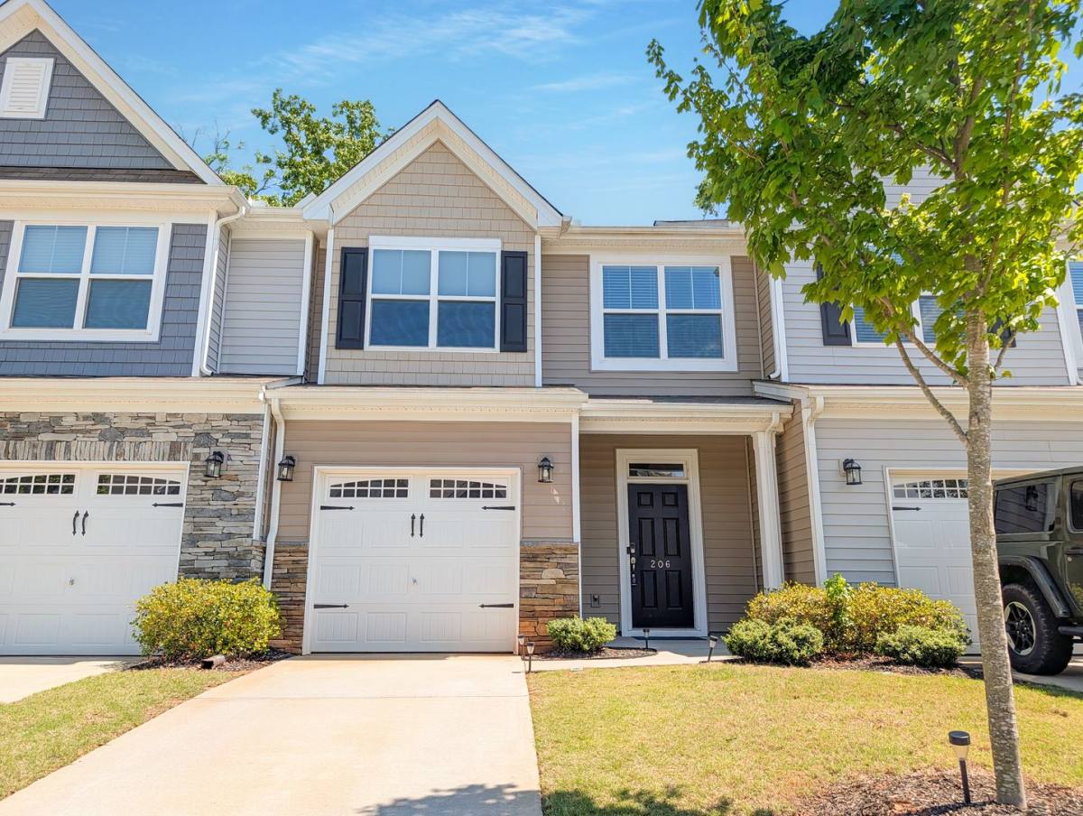 Townhouse for rent at 206 Brochaill Court, Piedmont, SC 29673