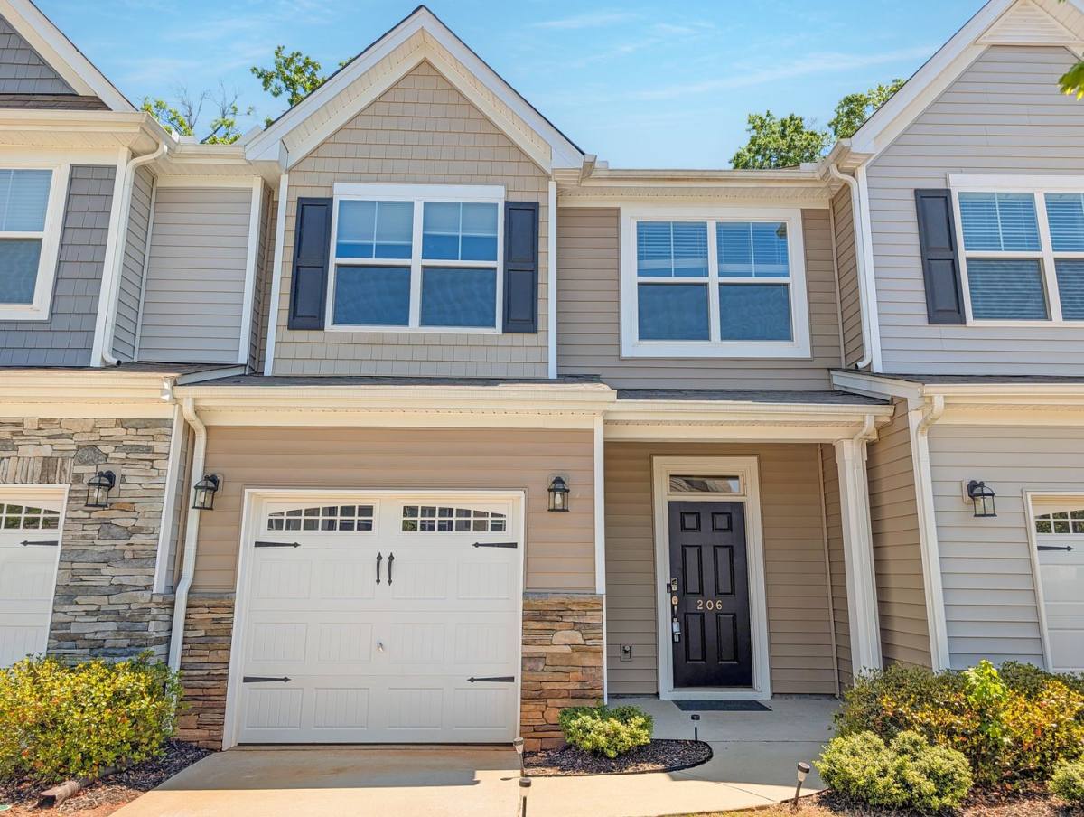 Townhouse for rent at 206 Brochaill Court, Piedmont, SC 29673